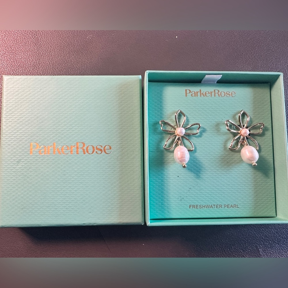 NIB Parker Freshwater Pearl Flower Earrings